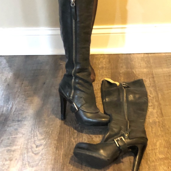 Sexy leather boots - Picture 3 of 5